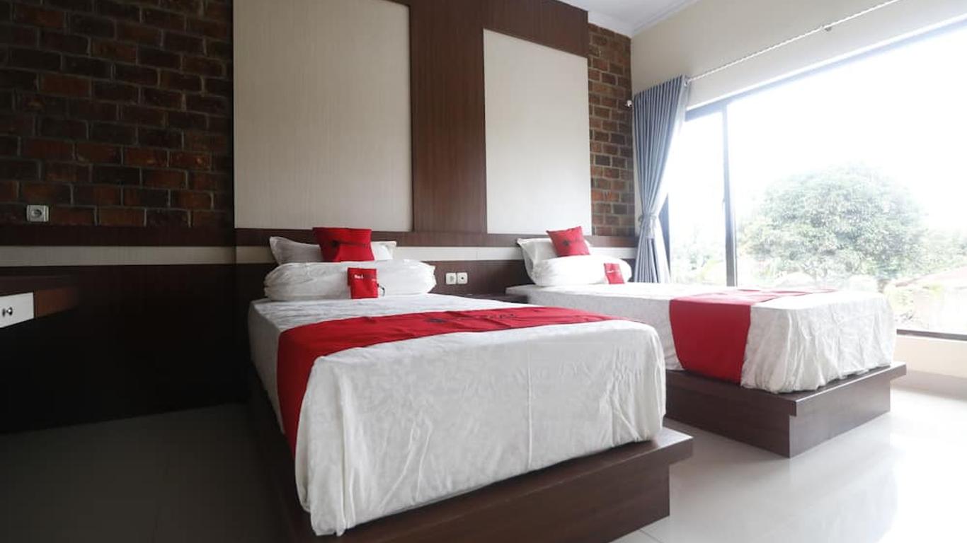 RedDoorz Plus near Kualanamu Airport