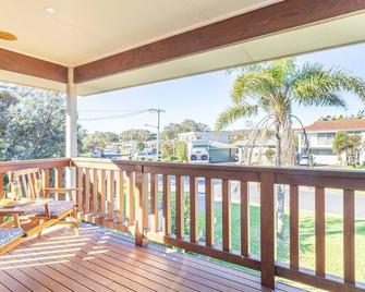 37 Argyle Ave - pet friendly, air con and Wi-Fi - Anna Bay - Balcone