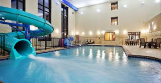 Holiday Inn Express & Suites Great Falls - Great Falls - Piscina