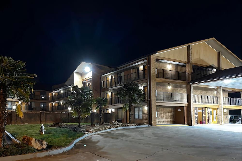American Inn & Suites