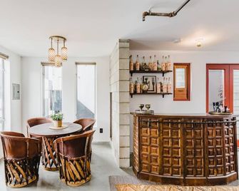 Room U At The Dutra Inn - Little Italy - San Diego - Comedor