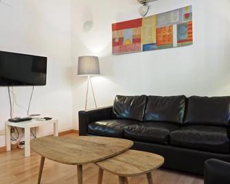 Barcelonaforrent Sant Pau Barcelona Suites - Barcelona - Olohuone
