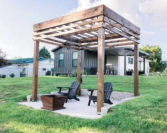 Beck's Place located on Bayou Lafourche! Close to Nicholls State University! - Thibodaux