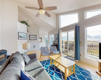 Elegant Home On Quiet Dead-End Street W/ Ocean Views - Dogs Ok (Mca #155) - Manzanita - Sala de estar
