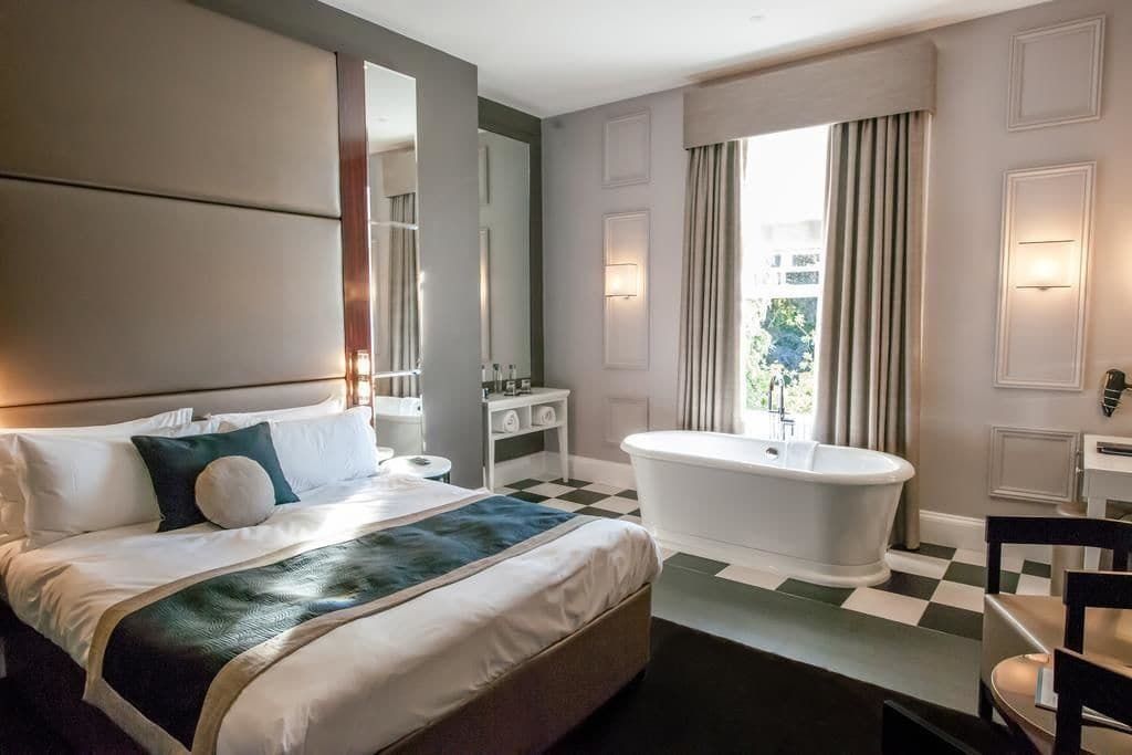 إدجباستون هاوس