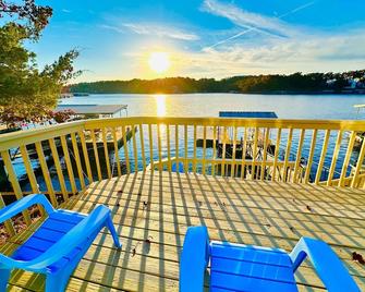 Hickory Haven Private Lakefront Home - Lake Ozark - Balcony