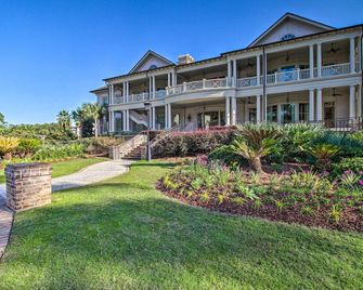 Walk to Pier & Golf: Heart of Harbour Town Condo - Hilton Head Island - Gebäude