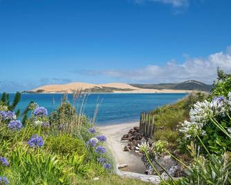 Kotare Retreat - Omapere Holiday Home - Kaikohe - Strand