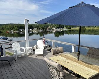 Lakefront Getaway in the NY Finger Lakes Region - Cohocton - Balcón