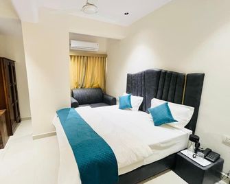 hotel royal sky - Morvi - Bedroom