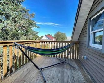 Beacon Bird's eye view! Close to Main St & Train - Beacon - Balcony