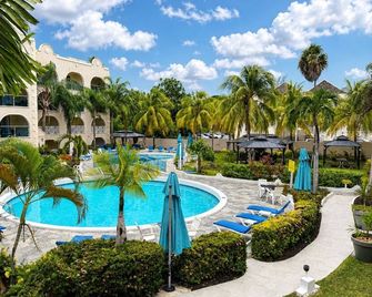 Sunbay Hotel - Bridgetown - Piscina