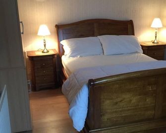 Quiet retreat 20 minutes from the city, 10 minutes from the motorway, - Ashton-under-Lyne - Bedroom