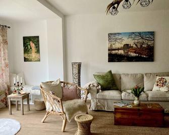 Gemütliche Ferienwohnung Ganz nah am Fluss - Roding - Living room