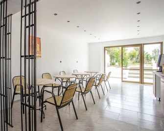 Nikos Bnb - Faliraki - Zwembad