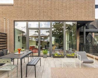 Leonard By Rove Travel | 2br Ph Loft Mccarren Park - Brooklyn - Patio