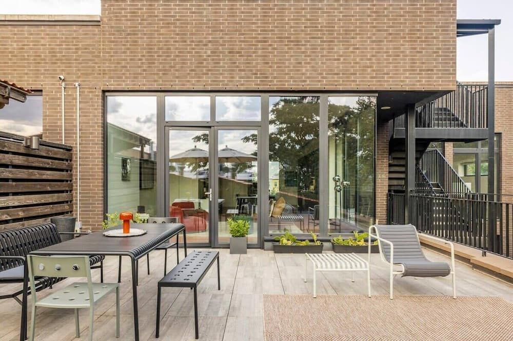 Leonard by Rove Travel | 2br Ph Loft Mccarren Park - بروكلين - شرفة مرصوفة