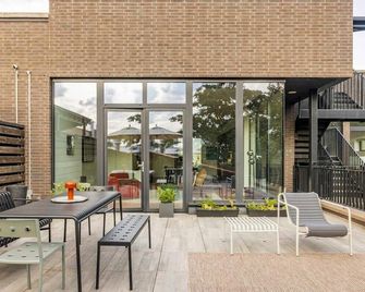 Leonard by Rove Travel | 2br Ph Loft Mccarren Park - Brooklyn - Patio