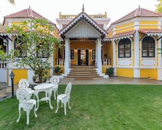 4BHK Heritage Villa w/ Private Pool a perfect hideout - SorrisoDoSol - Colovale - Hol