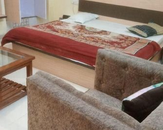 Ivy Resorts - Shimla - Bedroom