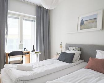 Fredika, modern 1br,Tripla Pasila prime location, parking, train station near - Helsinki - Bedroom