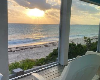 Bennett House Beautiful New Oceanfront Home with new pool - Green Turtle Cay - Balcony