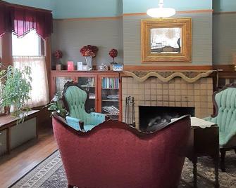 First Floor 4 poster Double Bed in Historic Victorian Bed and Breakfast - Toledo