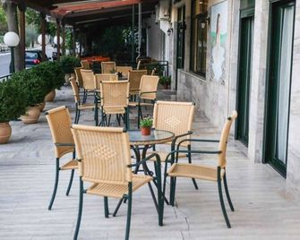 Hotel Anixis - Loutra Ypatis - Patio