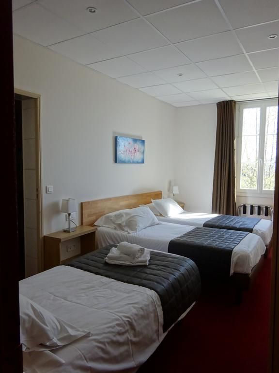 Hôtel Restaurant Le Castel Fleuri 72 104 Carnoules - 