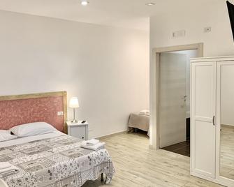 Romano B&B - Bari - Yatak Odası