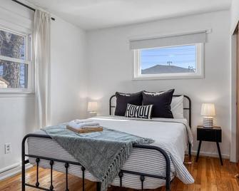 Western Wentzville Bungalow by StayLage - Wentzville - Camera da letto
