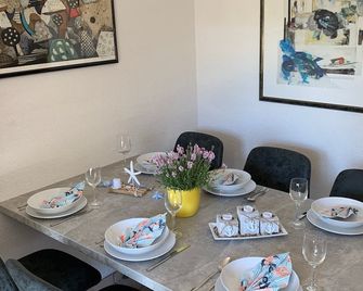 'Moin Moin' - gemütliches Ferienhaus mit Garten und Terrasse für die große Familie - Grömitz - Comedor