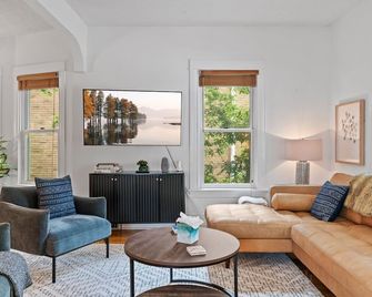 The Linden House - Minneapolis - Living room