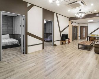 Jeju Timberhouse Pension - Чеджу - Вітальня