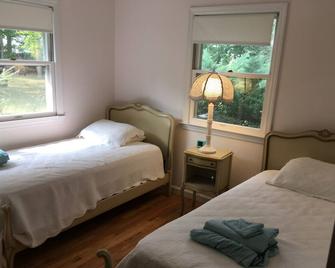 Cozy Ranch in Broadwaters Cove! Near beaches, boating and wineries! - Cutchogue - Bedroom