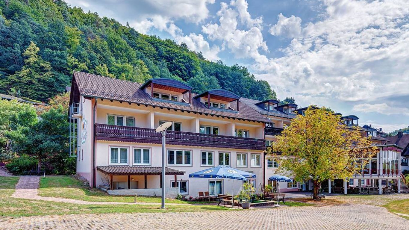 هوتل كريستل