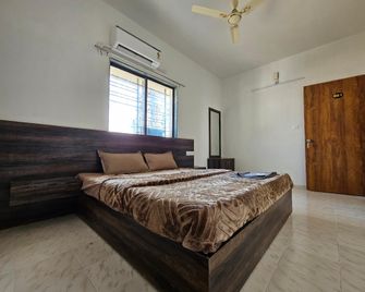 Hotel Regency - Nashik - Bedroom
