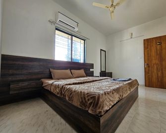 Hotel Regency - Nashik - Bedroom