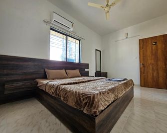 Hotel Regency - Nashik - Bedroom