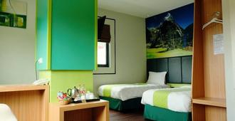 Arbor Biz Hotel - Makassar - Schlafzimmer