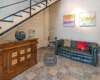Discovery B&B - Hualien City - Front desk