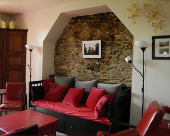 Cottage can accommodate 12 people for convivial holidays - Conques - Wohnzimmer