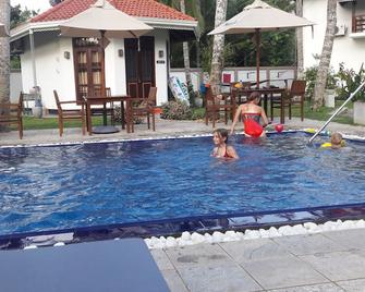 هيليس بليس - أناواتونا - حوض السباحة