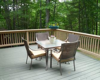 Hide Away Log Cabin nestled in a serene setting in Beautiful Bath County, Va. - Warm Springs - Balcony