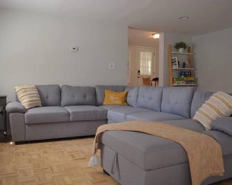 Lakeview House w/ 3 bdrm & 1 bth - newly renovated - Lake Hopatcong - Living room