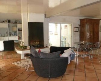 Villa Nîmes, private swimming pool, garden 'garrigue spirit' 5mn from the Maison Carrée - Νιμ - Σαλόνι