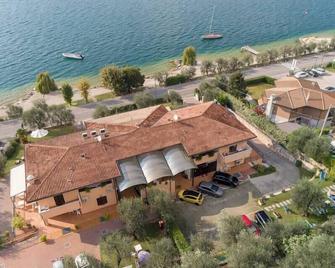 Villa Josefine Lake Front - Adults Only - Limone sul Garda - Budynek