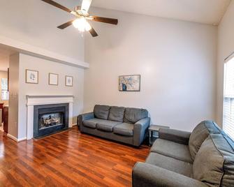 Ballantyne Area Townhome - Pet Friendly - Wesley Chapel - Sala de estar