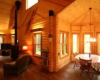 White Pine Retreat - A true wilderness retreat. - Isabella - Dining room