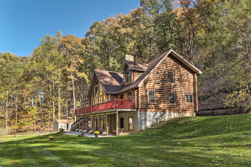 Grand 4,000 Sq Ft House - 11 Miles to Lancaster!